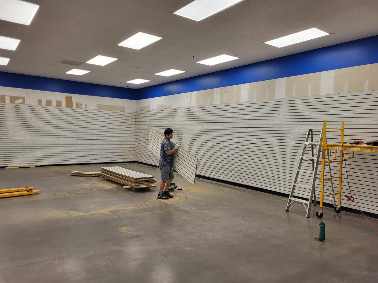 White Slatwall Panel Woodgrain - Image 13