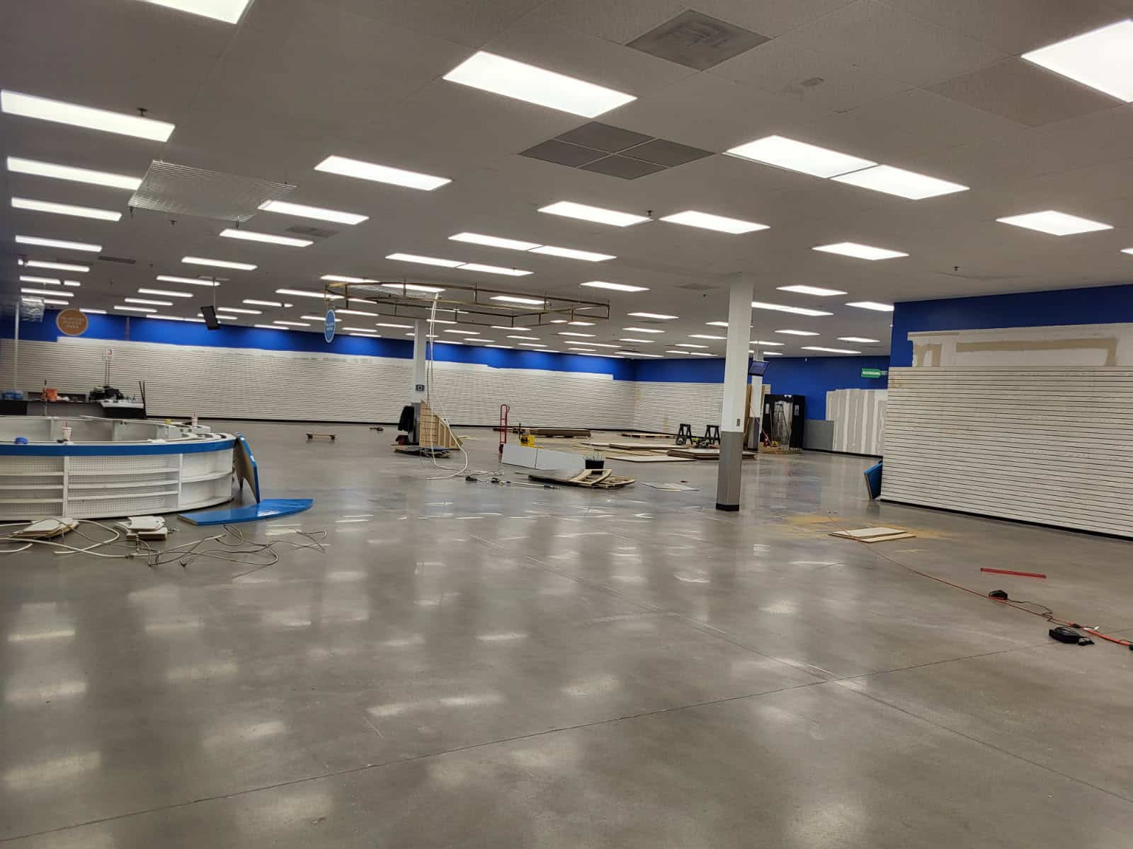 White Slatwall Panel Woodgrain - Image 9